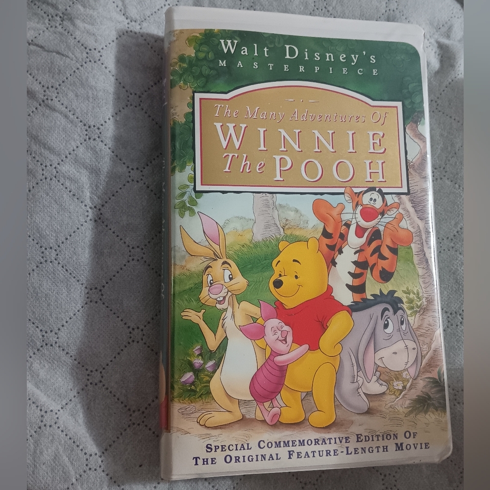 DISNEY CLASSiC WINNIE THE  POOH VHS